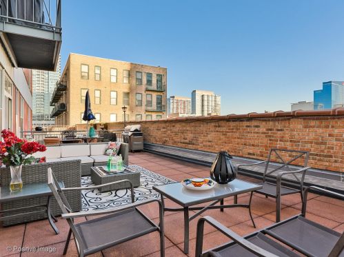 1631 Michigan Ave, Chicago IL  60616-1258 exterior