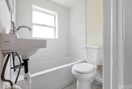 251 Handy St, New Brunswick NJ  08901-2943 exterior