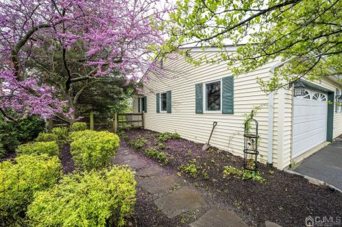 55 Oliver Ave, Edison NJ 08820-3122 exterior