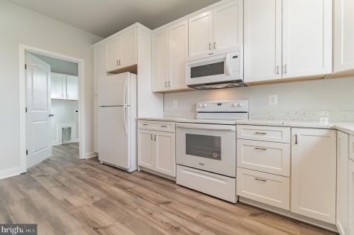 1716 Millstone Dr, Edgewater MD 21037-1945 exterior