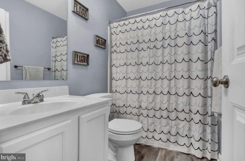 206 Overlook Dr, Hanover PA 17331-9136 exterior