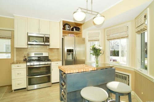 145 Chester St, Valley Stream NY 11580-4210 exterior