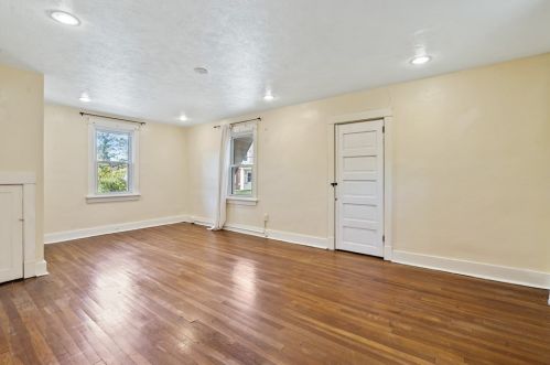 1986 Chalfant St, Pittsburgh PA 15221-1202 exterior