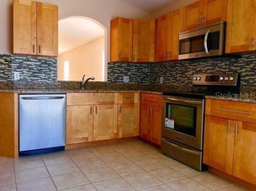 10464 Blackmore Dr, Tampa FL  33647-2923 exterior