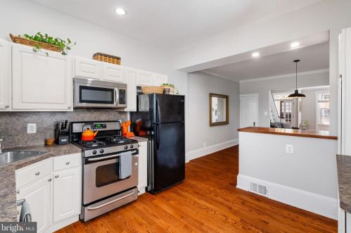 1233 Jackson St, Philadelphia PA 19148-2929 exterior