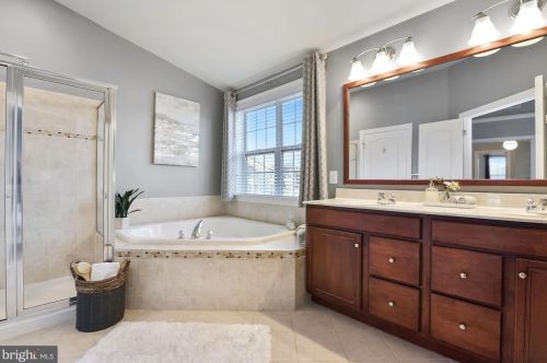 17028 Amity Dr, Rockville MD 20855-2578 exterior