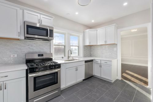 7259 Michigan Ave, Chicago IL 60637-4502 exterior