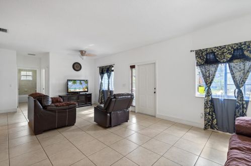 1809 Janette Ave, Fort Pierce, FL 34953-1002