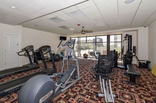 606 Wisconsin Ave, Milwaukee WI  53202-4600 exterior