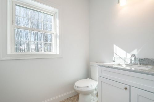 711 Salisbury St, Worcester MA 01609-1122 exterior