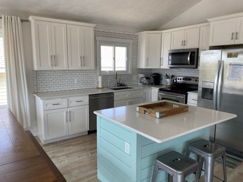 1548 Beach St, Meskegon MI  49441-1006 exterior