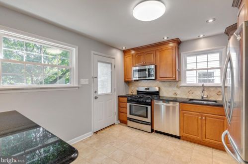 209 Foster Ave, Pittsburgh PA 15205-2352 exterior