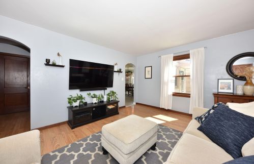 1410 Van Beck Ave, Milwaukee WI 53207-4531 exterior