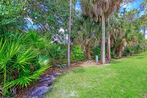 7555 Meadow Lakes Dr, Naples FL 34104-7433 exterior