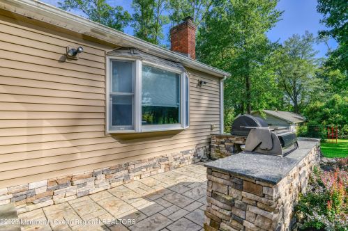 17 Carriage Dr, Middletown NJ 07748-3504 exterior