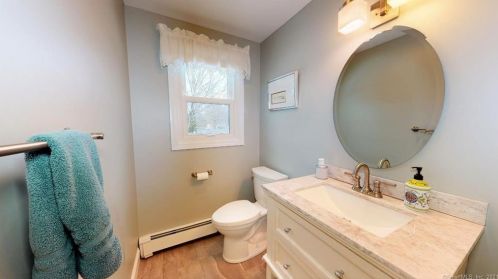 28 Celtic Ct, Enfield CT 06082-5777 exterior