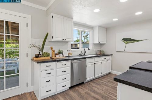 1325 Linden Dr, Concord CA  94520-4017 exterior