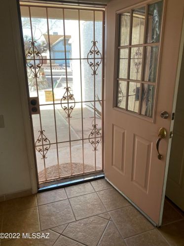 2821 Highcliff Dr, Tucson AZ  85745-3553 exterior