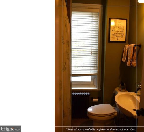 224 Lemonte St, Philadelphia PA 19128-4518 exterior