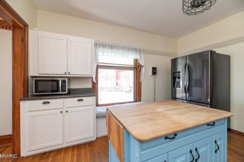 1104 Hoffman St, Three Rivers MI 49093-1017 exterior