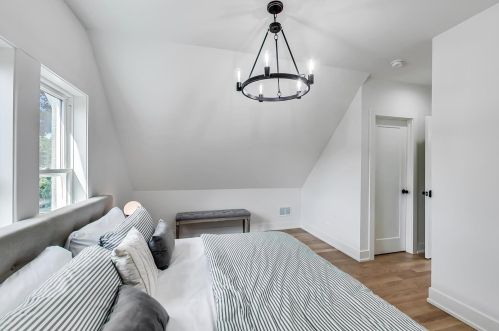 2830 Barry Ave, Chicago IL  60618-7016 exterior