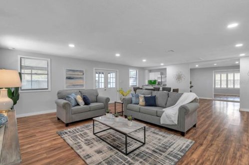 718 Riv Dr, Tampa FL 33617-7857 exterior