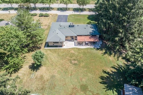 2569 Root Riv Pkwy, Milwaukee WI 53227-1849 exterior