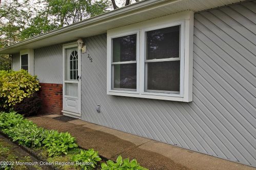 202 Conifer Dr, Lacey NJ 08731-3003 exterior