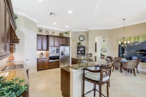 6512 Costa Cir, Naples FL 34113-1702 exterior