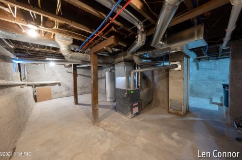 1921 Douglas Ave, Kalamazoo MI 49007-1638 exterior