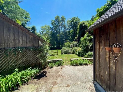 151 Salem Rd, Ridgefield CT 06877-3122 exterior