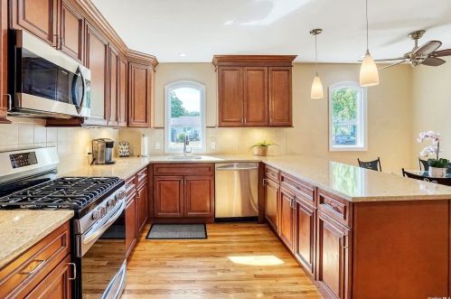 21 Orchid Ln, Commack NY exterior