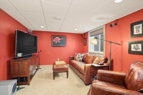 41 Hubbell Pl, Milford CT 06460-5037 exterior