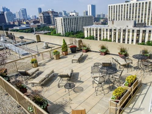 111 Maple St, Chicago IL  60610-5401 exterior