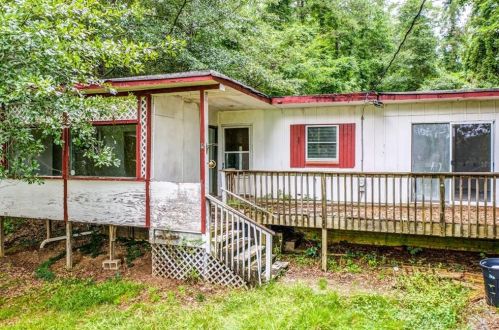 967 Lake Dr, Lithonia, GA 30039-5747