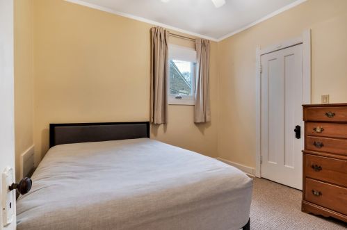 2311 Lunt Ave, Chicago IL  60645-4712 exterior