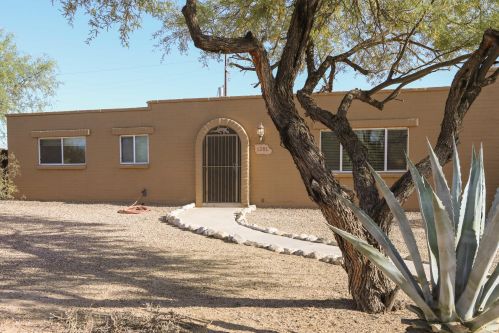 1201 Chapala Dr, Tucson, AZ 85704-4520