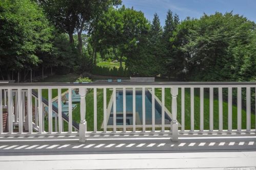 5 Mansfield Pl, Westport CT  06880-5045 exterior