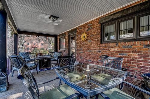 250 Cascade Rd, Pittsburgh PA 15221-4464 exterior