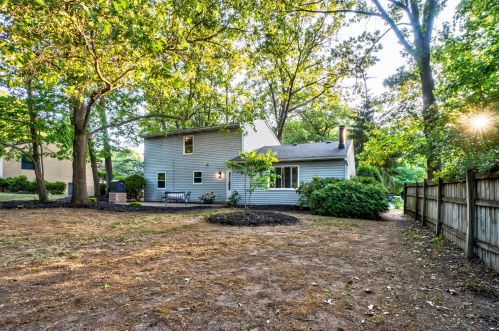 1202 Sprucebrook Dr, Kalamazoo MI 49048-5814 exterior