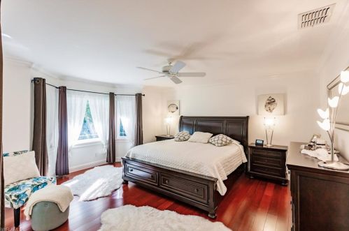 4870 Europa Dr, Naples FL 34105-5602 exterior