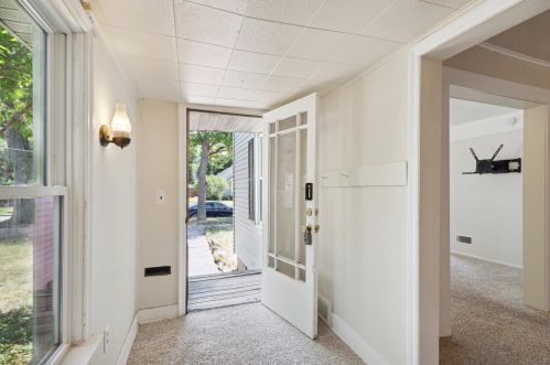 976 Grand Ave, Meskegon MI 49441-1811 exterior