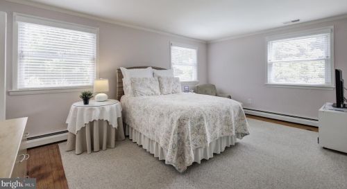 735 Hickory Ln, Berwyn PA 19312-1438 exterior