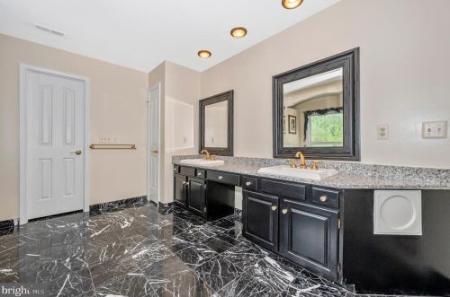 17531 Applewood Pl, Rockville MD 20855-1559 exterior