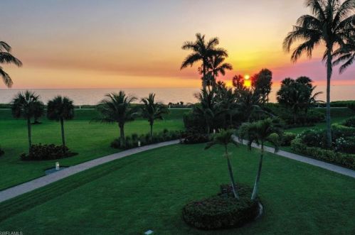 30 Casa Mar Ln, Naples FL 34103-3685 exterior