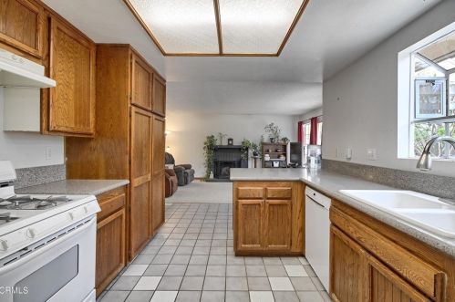 1111 Rivas Ln, Oxnard CA 93035-2748 exterior