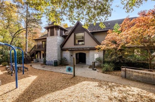 2679 Acorn Ave, Atlanta GA 30305-3703 exterior