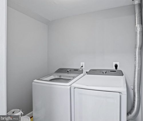 1626 Colonial Hills Dr, Mc Lean VA  22102-2938 exterior