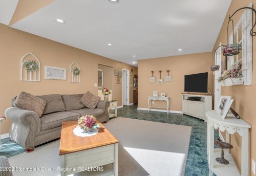 5 Dickens Ct, Jackson Twp NJ  08527-2844 exterior