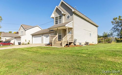 240 Garfield St, Maple Rapids, MI 48853-5012